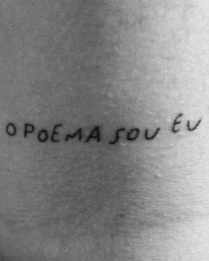 Sónia Balacó Instagram - Isto é o acontecimento espontâneo mais lindo do mundo e o poema são mesmo vocês. 🤍

#balacópoetry #poesia #poema #poemas #poesiaportuguesa #novapoesiaportuguesa #poeta #sóniabalacó #soniabalaco #tatuagem