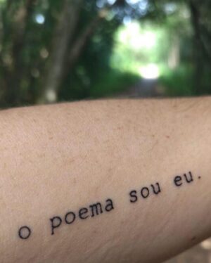 Sónia Balacó Instagram - Isto é o acontecimento espontâneo mais lindo do mundo e o poema são mesmo vocês. 🤍

#balacópoetry #poesia #poema #poemas #poesiaportuguesa #novapoesiaportuguesa #poeta #sóniabalacó #soniabalaco #tatuagem