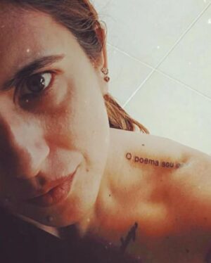 Sónia Balacó Instagram - Isto é o acontecimento espontâneo mais lindo do mundo e o poema são mesmo vocês. 🤍

#balacópoetry #poesia #poema #poemas #poesiaportuguesa #novapoesiaportuguesa #poeta #sóniabalacó #soniabalaco #tatuagem