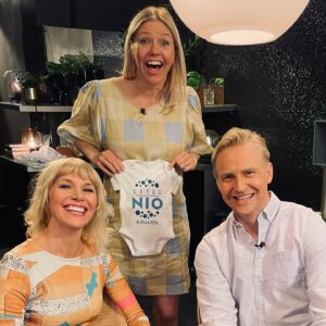Sonja Kailassaari Instagram - Ihana ja ammattitaitoinen Eva nähdään syksystä lähtien tuuraajanani Efter Niossa! Onnea matkaan, aion katsoa teitä joka maanantai 💕💕💕 

Härliga Eva hoppar in i Efter Nio fr.o.m. hösten 💕

Är ju själv lite avundsjuk på Janne som får jobba med henne 😂

Njut 😘😘😘 Du är bäst!