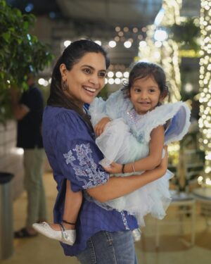 Sonu Gowda Instagram - My dear sinchamma ❤️ wishing you lots of love happiness and good health, you add so much of energy and happiness to family ❤️ when you grow up you can see this post n read what I have written about you.. you are my most tharle subbi, whatever words I use I used to make sure you repeat.. how much I ever I kiss you, cuddle you hard, you go complain to your dad n hide behind him n see me smiling those cute dimples, when I smile back you say ‘chonnnuuu’ and laugh.. you are a night owl when everyone wants to sleep you were high on energy, you wanted to get entertained.. you are the perfect little daddy’s princess❤️ nam mane muddu bangari neenu ❤️ you did not know to pronounce ‘chickamma’ you were calling ‘akkaamma’🧿🧿🧿