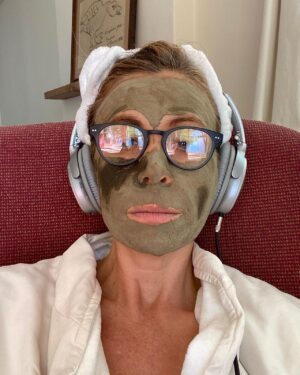 Sonya Walger Instagram - If you know, you know… Writing days actually consecutive now, thanks to beautiful view, setting daily time limit and “habit stacking” so I sit down as soon as I’ve showered. Realize I’m late to the game on Atomic Habits but quick, quick go and buy it! It has got me in that chair every day since I read it. So thank you, @jamesclear.