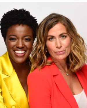 Sonya Walger Instagram - Comic Con 2022  @forallmankind  @appletvplus 📸@imdb  makeup @grace_phillips  hair @dannidoesit  legs from my mum.