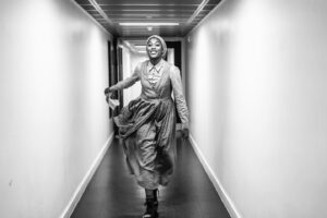 Sophia Brown Instagram - TituBYE !!

a proper traditional dream sequence. 

📸
1.  @theamzi 
2. @shakirataylorknightphotography