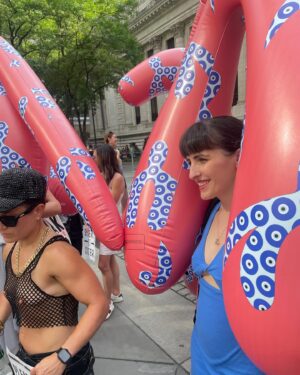 Sophia Wallace Instagram - Queer, feminist utopias co-created in community with @amydeneson @elizabethkoke @housingworks @sydneybaloue @lizliguori @saoun @thehouseofpuff @razorsharp13 @bunnyunderbed @ruzgar.buski @nycdykemarch @nyclgbtsites #dykemarch #nycdykemarch #cliteracy #sophiawallace #clitoridian #popupmonument #lgbtqpride #transinclusivefeminism #sistersnotcisters #nychistory #lgbtcommunity