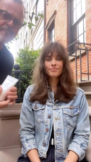 Sophie Auster Instagram - My friend and most trusted hair stylist @hervecb has just launched an amazing new hair product with @bobbibrown for @jonesroadbeauty Here I am with my Jean Shrimpton inspired hair! Cut and styled by Herve using his great new product @herveclaudeofficiel Go check it out! ❤️