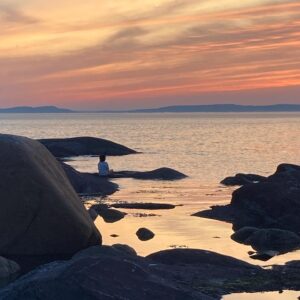 Sophie Cadieux Instagram - sublime isle verte avec les précieux amis.
