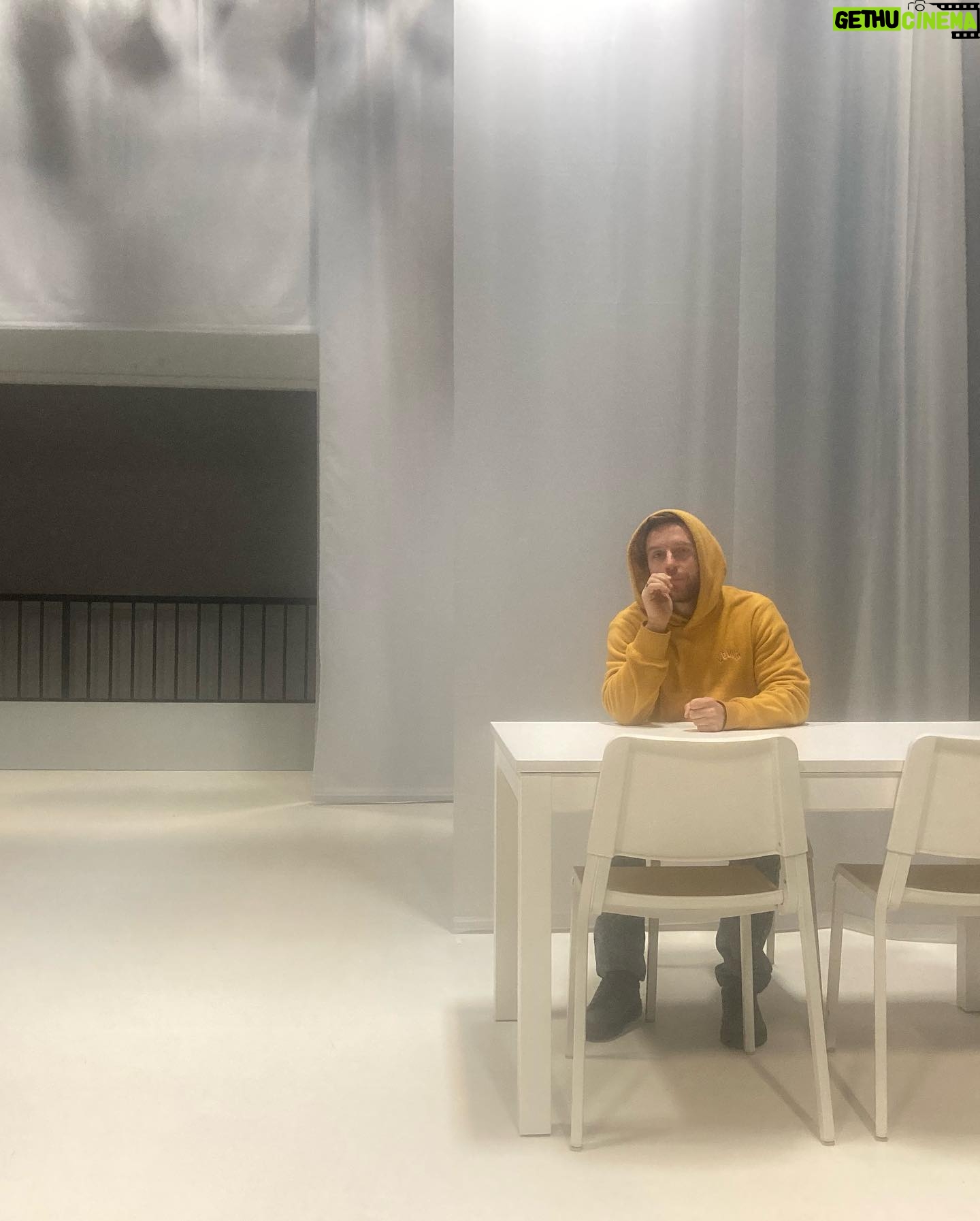 Sophie Cadieux - 319 Likes - 2023.1
byemerci
Arts vivants, créations, aventures cinématographiques, sketches délicieux,vibrances constantes, privilège de me frotter à des humains qui partagent l’espoir, l’intelligence.