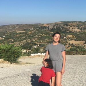 Sophie Cadieux Instagram - Trop de soleil et conduites montagneuses avec le plus que parfait @levriervert qui s’en est retourné. 😢🇬🇷🐏