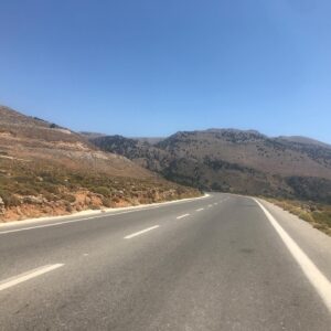 Sophie Cadieux Instagram - Trop de soleil et conduites montagneuses avec le plus que parfait @levriervert qui s’en est retourné. 😢🇬🇷🐏