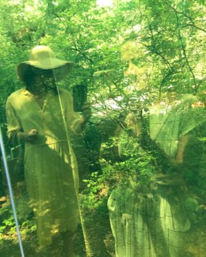 Sophie Cadieux Instagram - les bourgeoises d’exception 👩🏻‍🌾👩🏻‍🌾#elsiereford #jardinsdemetis @isabellebrouillette 💐💐