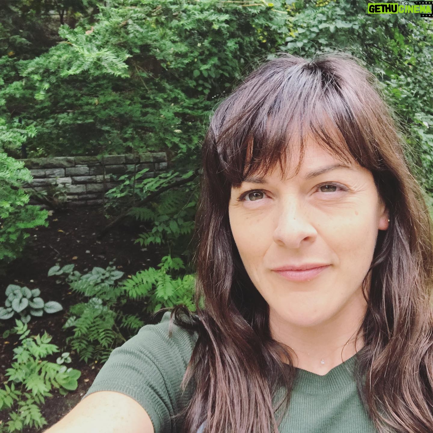 Sophie Cadieux - 1.2K Likes - Lâcher Prise 4💚💚💚💚 plaisirplaisirplaisirplaisir @encore_spectacle_television @icirctele @sebastien_gagne_director @simonvilleneuvedop @catoumua #aquafolia #davines