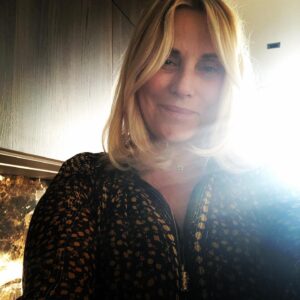 Sophie Favier Instagram - Bonjour, Je vous souhaite une très belle rentrée, fort de vos doux souvenirs de vacances,riche en projets, rencontres,promesses. Soyez curieux, gourmands, aimants envers vous et les autres, les vôtres. Prenez soin de vous, protégez vous des nuisances extérieures. Vivre pleinement ici et maintenant.
Nous l’avons bien mérité🍀