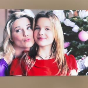 Sophie Favier Instagram - Noël est un moment magique ✨✨✨ 
Joie , partage, célébration de l’amour inconditionnel. 
Prendre soin de chacun, une fête pour nos enfants émerveillés.
Soyez heureux, festifs, réunis.
Belles fêtes 🌲🌟🌲.
Crédit photo Daniel Angeli