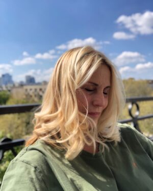 Sophie Favier Instagram - Prenez le temps d’écouter, sentir la nature en fermant vos yeux..
C’est revivifiant, revigorant, sécurisant.
Nous ne formons qu’un, nous devons apprendre à cohabiter🍀
