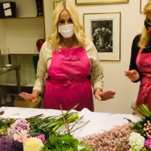 Sophie Favier Instagram - Masterclass avec les sœurs Stéphanie et Caroline @lachaume.fleurs  Fêtons ensemble la journée internationale des droits des femmes 🌸🌸🌸 Quel joli moment, doux,  fleuri et si sympathique.  Merci pour votre invitation.