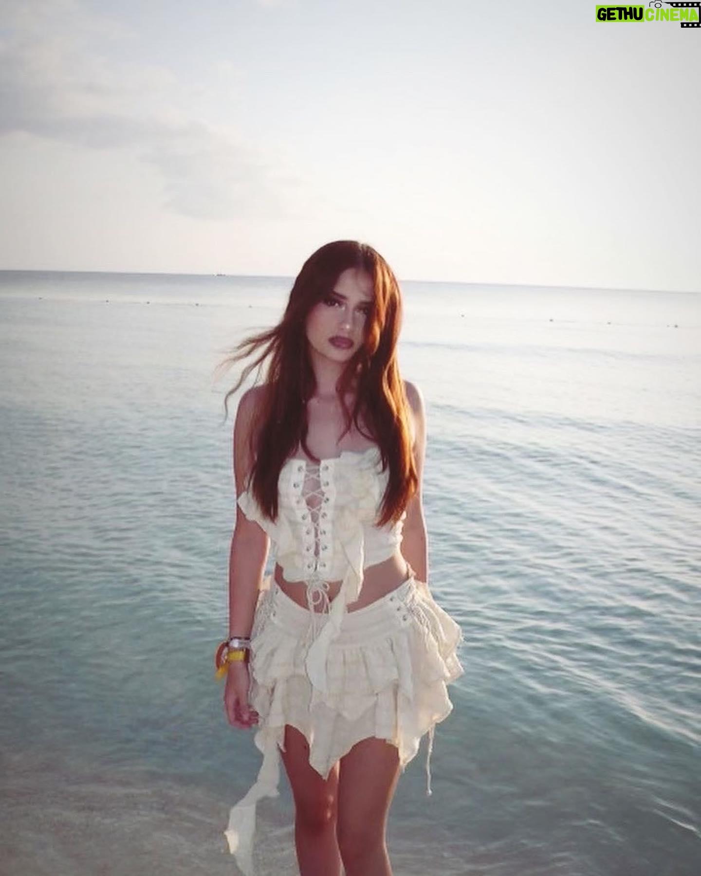 Sophie Fergi - 3 Likes -