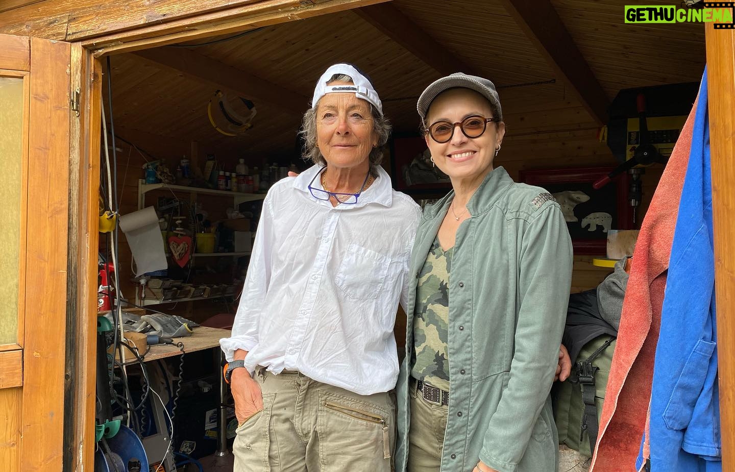 Sophie Jovillard - 1.6K Likes - Je suis vraiment heureuse de pouvoir partager avec vous ces si bons moments en montagne au départ de Chamonix avec des personnes vraiment inspirantes et attachantes 🫶🏻. 📺 Rendez-vous ce soir sur @france5 à partir de 21h . @echappees_belles @bo_travail @francetelevisions @buvettedesmottets 😉 #montagne #chamonix @chamonixmontblanc #balade #randonnée #mercilavie