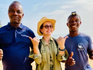 Sophie Jovillard Instagram - Gardez les yeux grands ouverts sur le monde dans nos @echappees_belles !  Cap sur la Côte d’Ivoire 🇨🇮 samedi soir à partir de 21h sur #france5 !  @cheffepriscagilbert @bo_travail #voyage #decouverte #escape #afrique #cotedivoire #luckyme #faitesdebeauxvoyages #tvshow @france.tv @francetelevisions #team