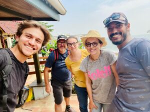 Sophie Jovillard Instagram - Gardez les yeux grands ouverts sur le monde dans nos @echappees_belles !  Cap sur la Côte d’Ivoire 🇨🇮 samedi soir à partir de 21h sur #france5 !  @cheffepriscagilbert @bo_travail #voyage #decouverte #escape #afrique #cotedivoire #luckyme #faitesdebeauxvoyages #tvshow @france.tv @francetelevisions #team