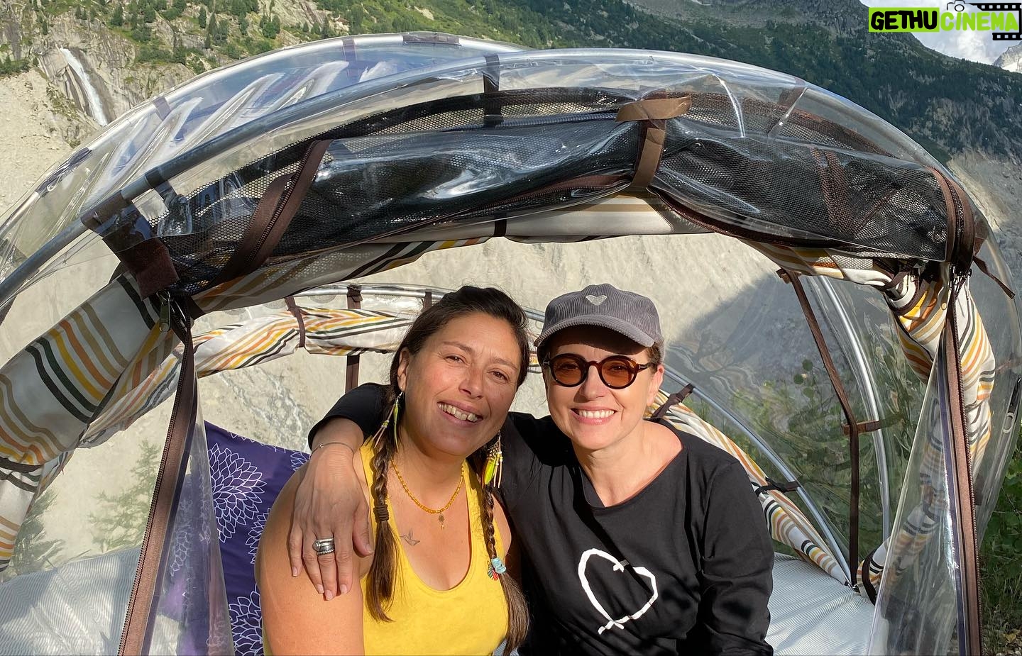 Sophie Jovillard - 1.6K Likes - Je suis vraiment heureuse de pouvoir partager avec vous ces si bons moments en montagne au départ de Chamonix avec des personnes vraiment inspirantes et attachantes 🫶🏻. 📺 Rendez-vous ce soir sur @france5 à partir de 21h . @echappees_belles @bo_travail @francetelevisions @buvettedesmottets 😉 #montagne #chamonix @chamonixmontblanc #balade #randonnée #mercilavie