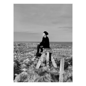 Sophie Kennedy Clark Instagram - Just a couple of vagabonds, wayfarers and wanderers ... but only once a day. 🏴󠁧󠁢󠁳󠁣󠁴󠁿 @stemple_ 🖤🤍🖤