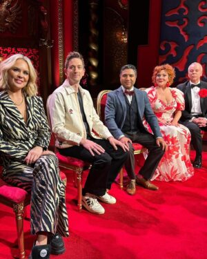 Sophie Willan Instagram - What a fun finale with this fabulous lot! 🥰❤️ #taskmaster 

Dress: @andotherstories 
Earrings: @acid__banana