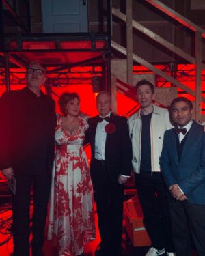 Sophie Willan Instagram - What a fun finale with this fabulous lot! 🥰❤️ #taskmaster 

Dress: @andotherstories 
Earrings: @acid__banana