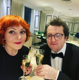 Sophie Willan Instagram - Had a wonderful night with team Alma! And WE BLOODY WON!! #AlmasNotNormal #BestComedyProgramme #TheBroadcastAwards