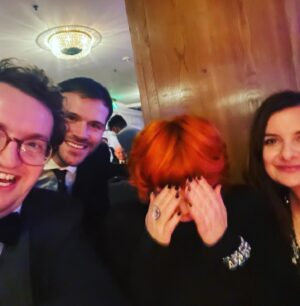 Sophie Willan Instagram - Had a wonderful night with team Alma! And WE BLOODY WON!! #AlmasNotNormal #BestComedyProgramme #TheBroadcastAwards