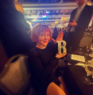 Sophie Willan Instagram - Had a wonderful night with team Alma! And WE BLOODY WON!! #AlmasNotNormal #BestComedyProgramme #TheBroadcastAwards
