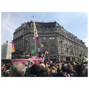 Sorcha Groundsell Instagram - I’m so completely in awe of the amazing folks down at @extinctionrebellion ‘s protest sites. It’s a real testament to the beauty of humanity and the strength that comes in a group of people fighting for a common cause, and I was so honoured to stand with you today. I urge you all to come down to any one of the blockades across London and feel the joy for yourselves. It’s a numbers game, and whatever time you can spare will make a huge impact. Join the party. #extinctionrebellion #climateactionnow