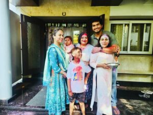 Soundarya Rajinikanth Instagram - Happy holi ❤️🤗❤️