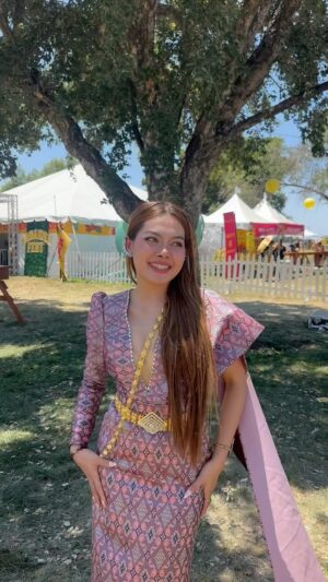 Sovattey Sary Instagram - 3rd day of @sabaideefest 😇♥️ Thanks to everyone from not just Cambodian community but also other communities who showed up and gave me some love & support at the Influencer Lounge & the festival today 🙏🥰🫶

This Cambodian woman from Cambodia 🇰🇭 is having her biggest blast of her life here because of these amazing people 🥹🙏