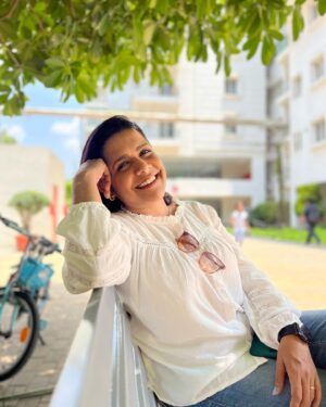 Sreeja Shyam Instagram - സൺഗ്ലാസ് വെച്ചത് ഇടണോ , അതോ സൺഗ്ലാസ് വെക്കാത്തതോ...
സംശയം അങ്ങോട്ട് തീരുന്നില്ല!
അപ്പൊ പിന്നെ കിടക്കട്ടെ രണ്ടും 🤓
@shyamgopalr @sreena_n @sarathgopalr #vacation #bangloredays #familytime