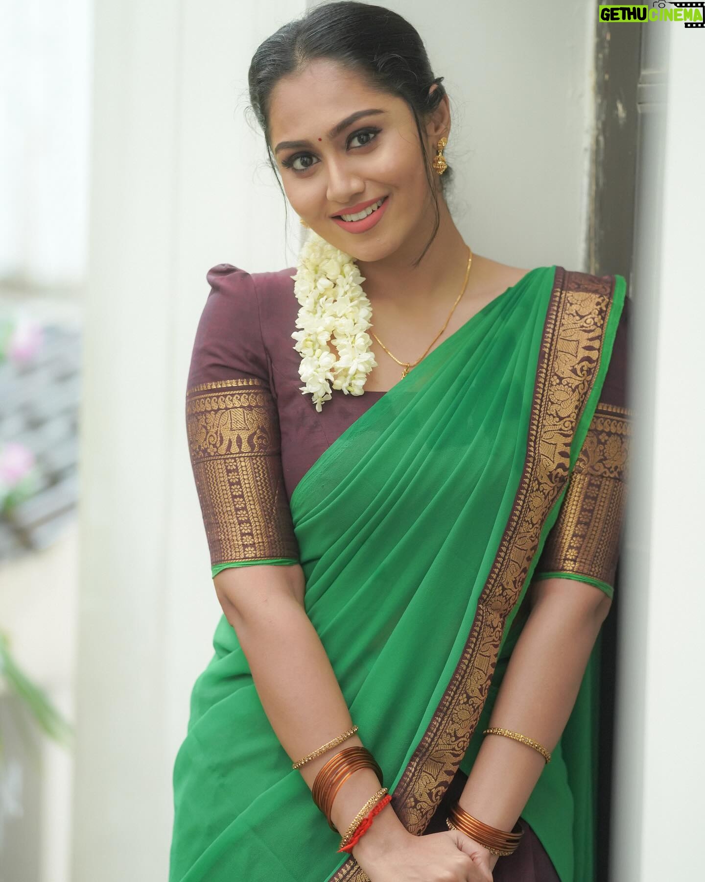 Sreethu Krishnan - 50.6K Likes - āļøšš»āØ..
Costumes - @ivalinmabia
Photographer - @camerasenthil
Makeup - @sharanyas_makeupartistry
Hair - @deepathomas_makeover_artistry
Shoot Organized by @rrajeshananda