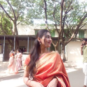 Sri Devi Instagram - தேடிச் சேர்த்தக்…
காசப் போல்…
காதல் இருக்குதா…
கொஞ்சமாக எடுக்குற…
கொஞ்சம் தடுக்குதா…? 🧡

#fyp #fypシ #explorepage #pongal #coimbatore