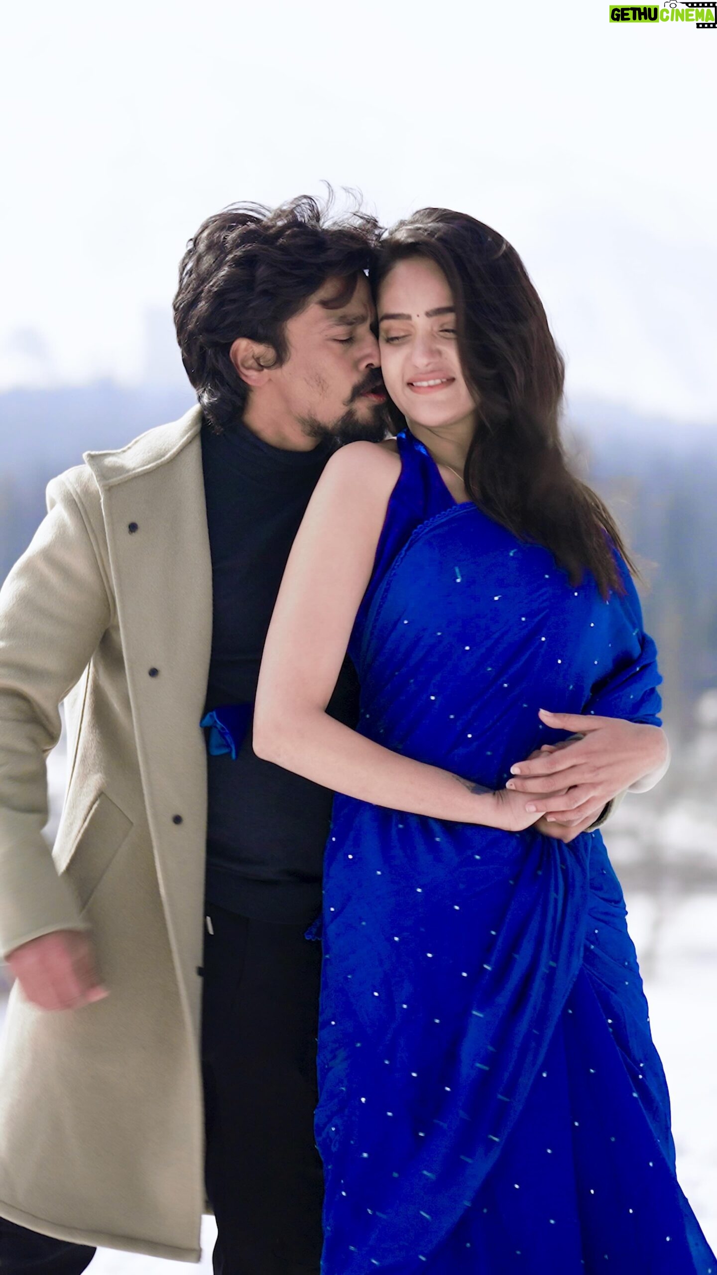 Sri Satya - 530.6K Likes - Thank you for 14 Million views 🥹
Kaadhal Kurise full song out now ❄️
Link in bio 🫶🏻 #kaadhalkurise ❤️
#mehaboobdilse #srisatya #telugu #trending #independentsong #neevaipechustunte #song