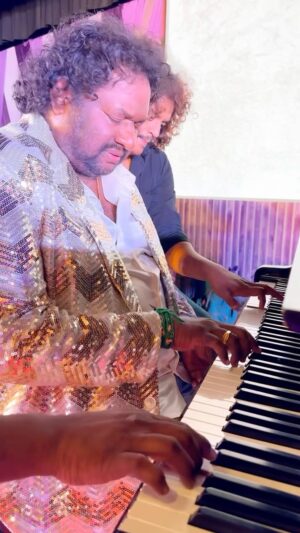 Srikanth Deva Instagram - 🎼Kodiyile Malliyapoo Song Piano Version 🎹
Thanks To @bharathdhamodaran ✨
#kodiyilemalligaipoo #piano #version #srikanthdeva #srikanthdevamusic #srikanthdevamusical #srikanthdevasongs #srikanthdevafans #srikanthdevahits