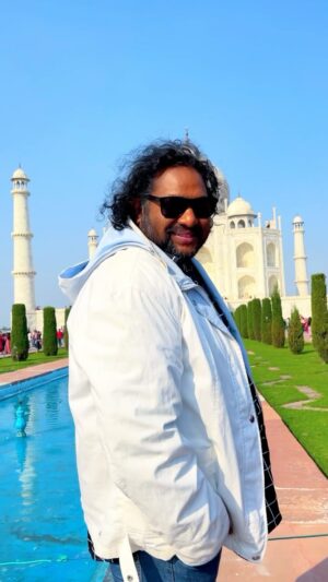 Srikanth Deva Instagram - 🎶 “Guess this BGM and 👇🏻drop a comment on it!” 😉

#tajmahal #agra #newdelhi #srikanthdeva #srikanthdevamusic #srikanthdevamusical #srikanthdevasongs #srikanthdevafans #srikanthdevahits