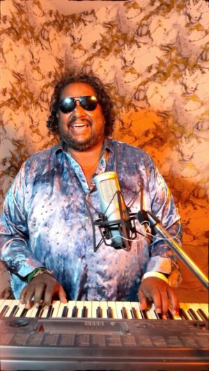 Srikanth Deva Instagram - 🎹 Mambazham Vikkura kannamma Song 🎶 
#nenjuirukumvarai #sachandrasekar #narain #poonamkaur #mambazhamvikkirakannammma #srikanthdeva #srikanthdevamusic #srikanthdevamusical #srikanthdevasongs #srikanthdevafans #srikanthdevahits