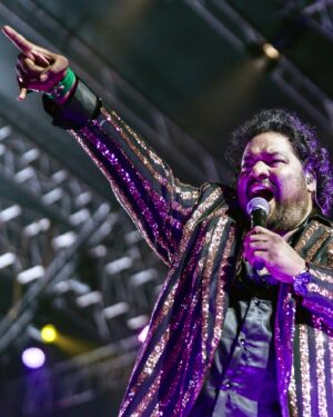 Srikanth Deva Instagram - 🤩 35 Years of Thenisai Thendral Deva LIVE 🇲🇾.🎤Thank You So Much Malaysia For Overwhelming Responses❤️🎶
#deva #thenisaithendraldeva #liveinconcert #malaysia #bukitjalil #srikanthdeva #srikanthdevamusic #srikanthdevamusical #srikanthdevasongs #srikanthdevafans #srikanthdevahits #musician