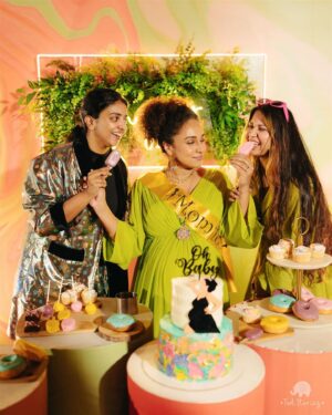 Srinish Aravind Instagram - I would like to call this bundle of pics “Sugar Rush” 🤪
.
Click @todstories 
Wearing @t.and.msignature 
Srini @jishadshamsudeen 
Event @_whitewindow__ 
Cake @whisk_n_frost