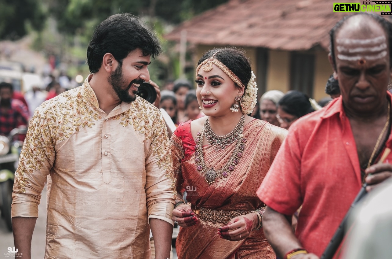 Srinish Aravind - 317.4K Likes - Our love story continues😍😍❤️🧿 #5yearsweddinganniversary