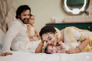 Srinish Aravind Instagram - Nitara Srinish ✨🧿
.
.
✨
Click @sainu_whiteline @_whiteline_photography_ 
Decor @thegreindale 
MUA and Jewellery @sajithandsujith 
Styled by @sabarinathk_ 
Saree @kasavukada_1985 
Nila wearing @sabarinathk_ 
Saree draping @drapewithkp
