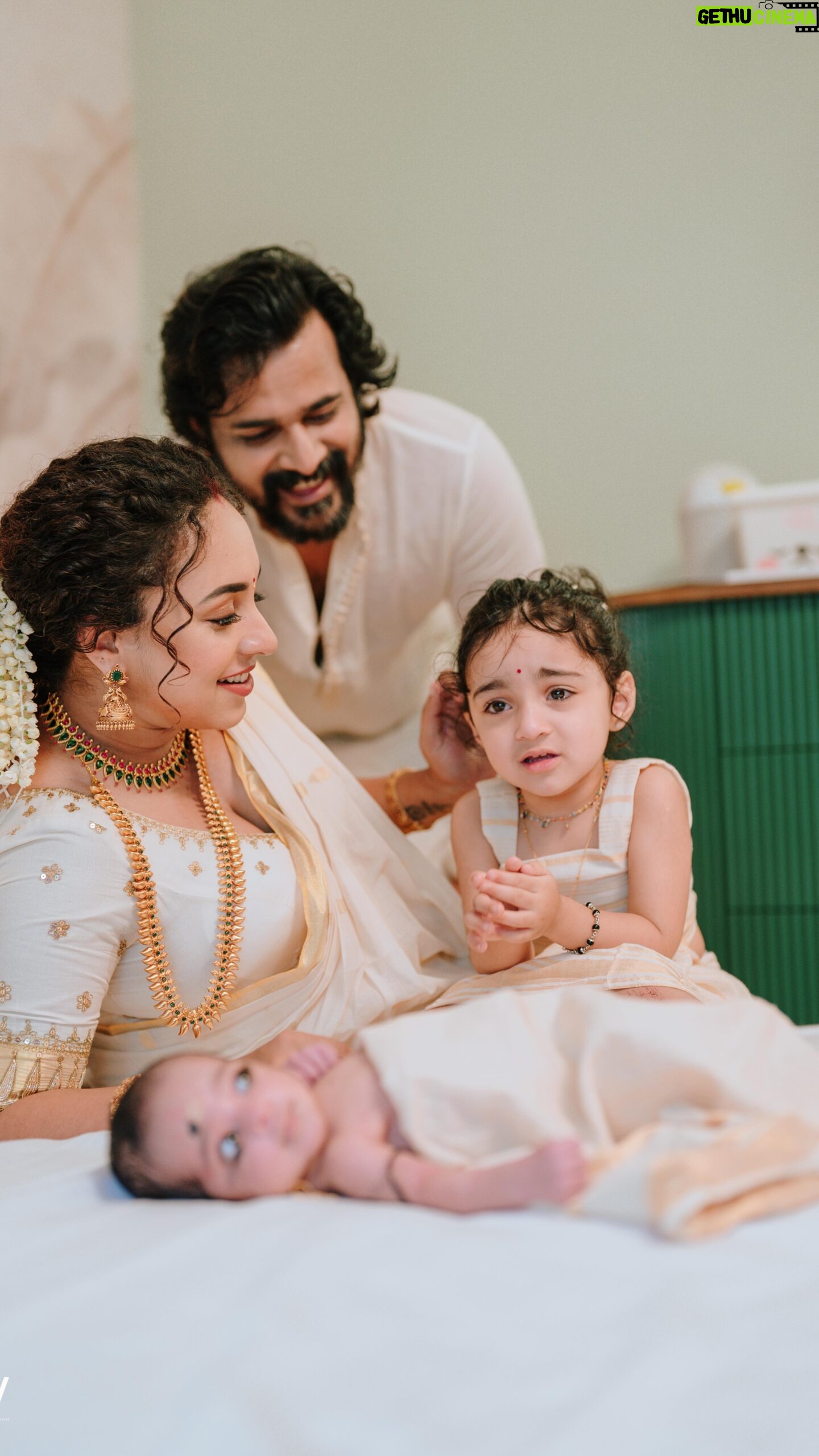 Srinish Aravind - 427.5K Likes - When I had to by heart this song while studying in 10th grade, I never thought I would be singing this years later for my little ones….
🎵 ഓമനത്തിങ്കള്ക്കിടാവോ- നല്ല കോമളത്താമരപ്പൂവോ
പൂവില് നിറഞ്ഞ മധുവോ- പരിപൂര്ണേന്ദു തന്റെ നിലാവോ
പുത്തന് പവിഴക്കൊടിയോ- ചെറു തത്തകള് കൊഞ്ചും മൊഴിയോ 🎵