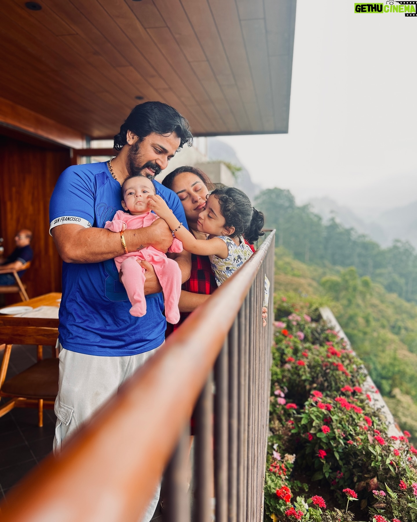 Srinish Aravind - 502.9K Likes - Family❤️❤️🧿
.
Location : @the.valle.munnar