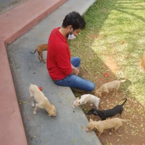Srinivas Avasarala Instagram - Yeh Anek kya hai Didi?

Ek Gilahari....Anek Gilahariya

Ek kutte ka pilla...Anek kuttonke pillayein