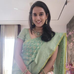 Sriranjani Sundaram Instagram - Discovered: Being grateful brings a special glow to your skin ✨️ 
Wearing @uttaradesigns by my darling Sujata !
#gratitude

When was the last time you said Thank You to God and why? SHARE!!!