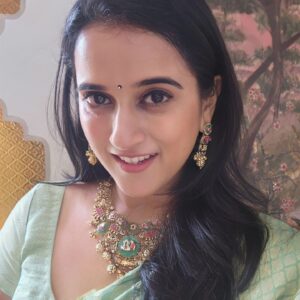Sriranjani Sundaram Instagram - Discovered: Being grateful brings a special glow to your skin ✨️ 
Wearing @uttaradesigns by my darling Sujata !
#gratitude

When was the last time you said Thank You to God and why? SHARE!!!